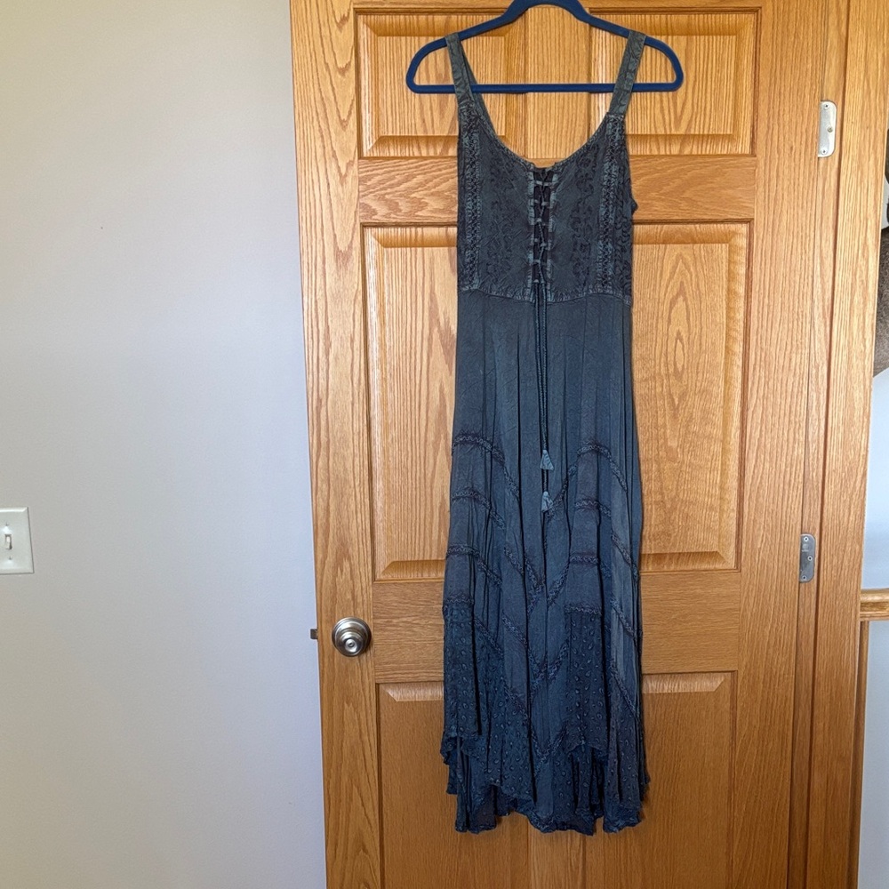Sleeveless Black Maxi Dress with Lace Bodice
